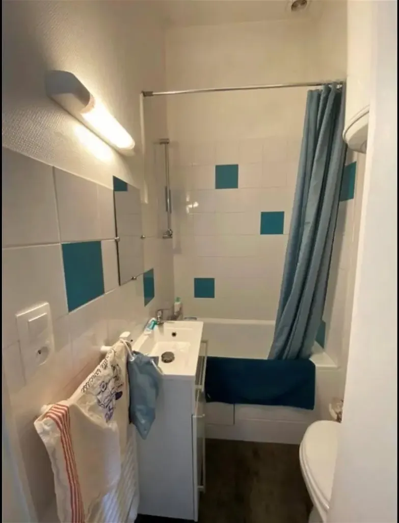 Salles de bain - Studio en Centre-Ville à Angers