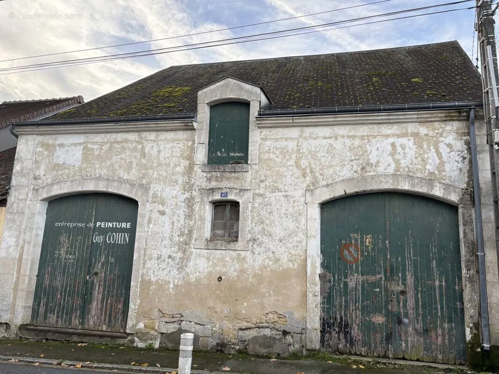 Extérieur - Garage avec Jardin à Mamers