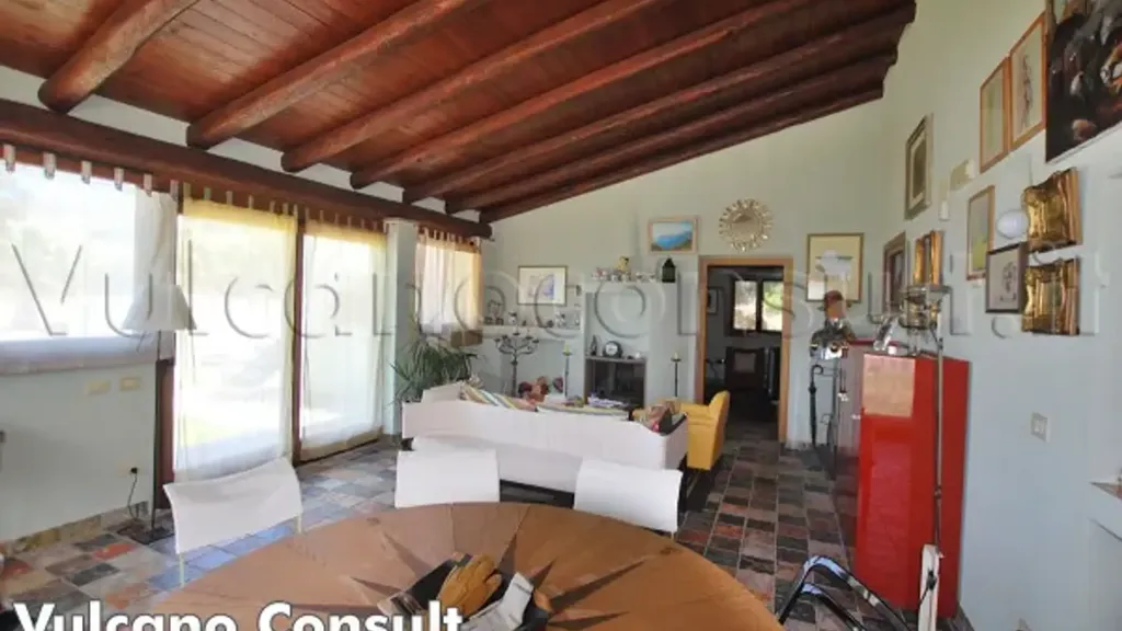 Salle à manger - Rustic Villa with Garden in Lipari
