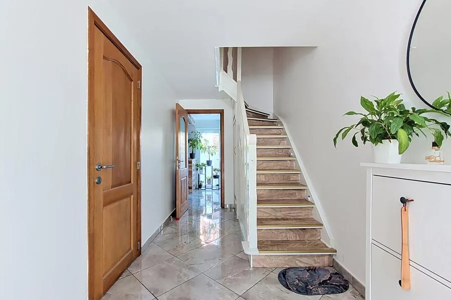 hallway_entrance