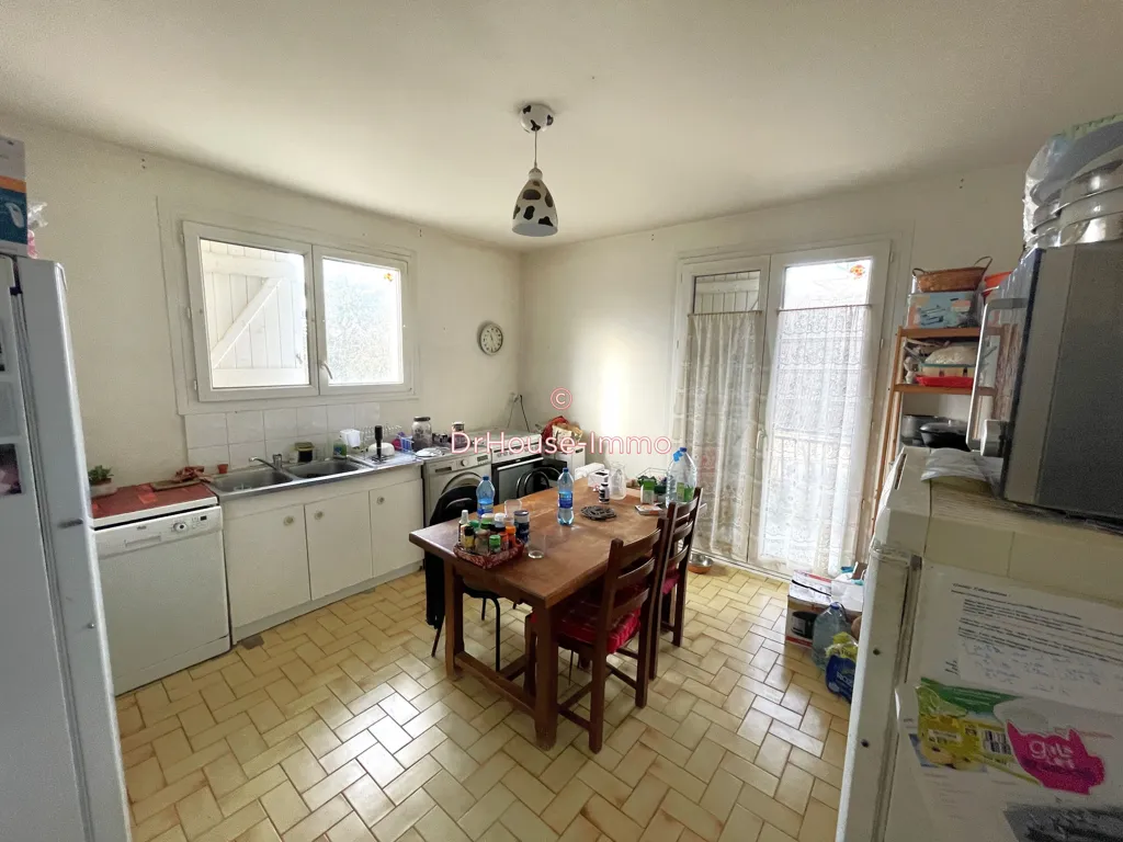Cuisine - Maison avec Deux Appartements à Longvic