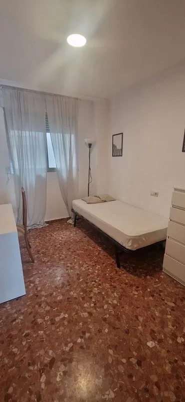 Chambres - Furnished Flat with Balcony in Valencia