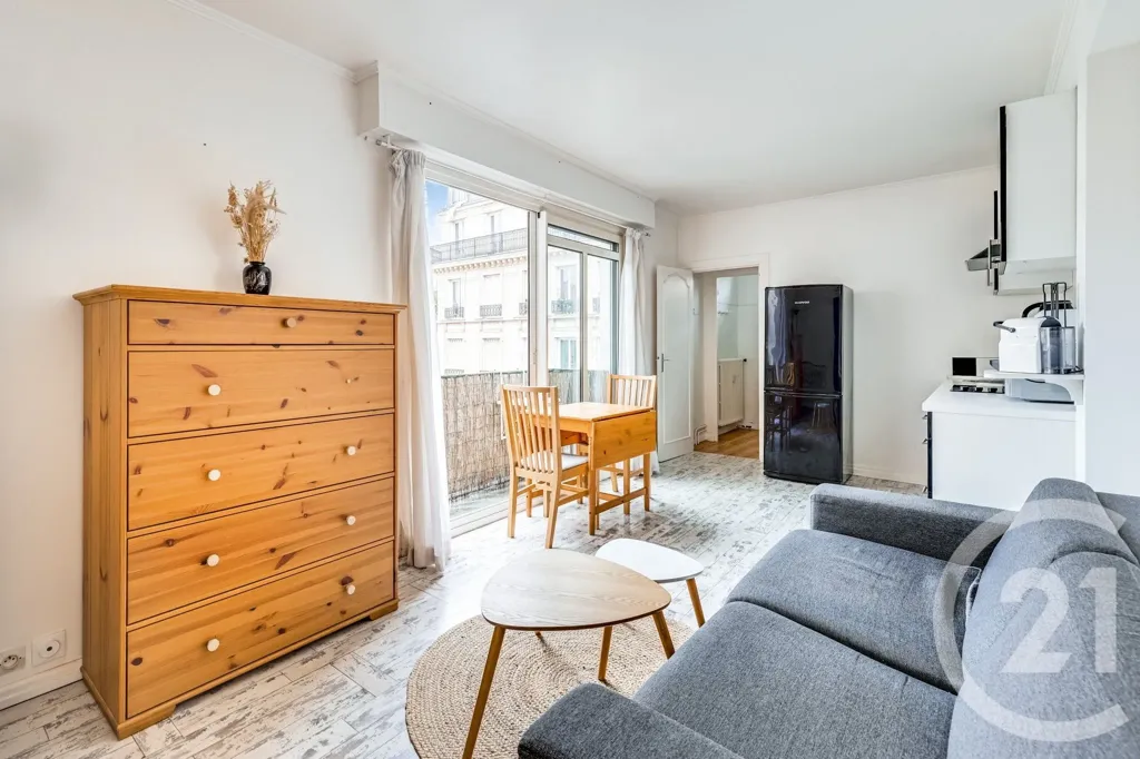 Séjour - Appartement F2 avec Balcon au 11e Arrondissement de Paris