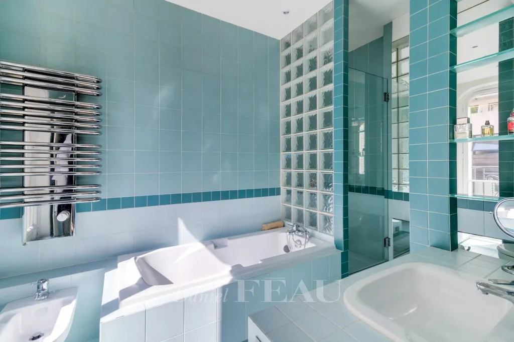 Bathrooms - Luxury Corner Apartment with View in Paris 7th
