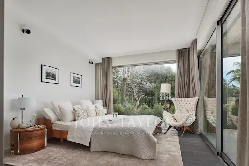 Chambres - Villa Contemporaine avec Vue Panoramique à Antibes
