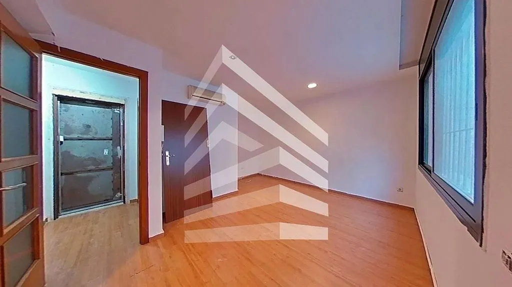 Pièces - Duplex with Terrace in Terrassa