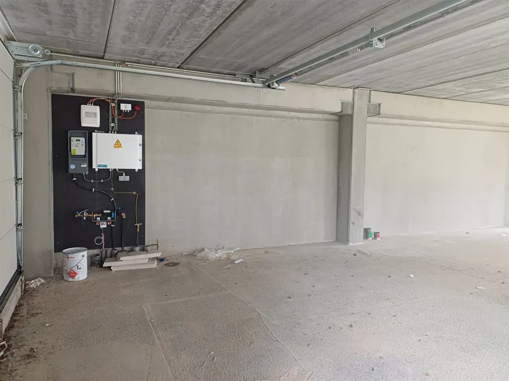 Garaaž - Commercial Property with Concierge Flat in Kortenberg