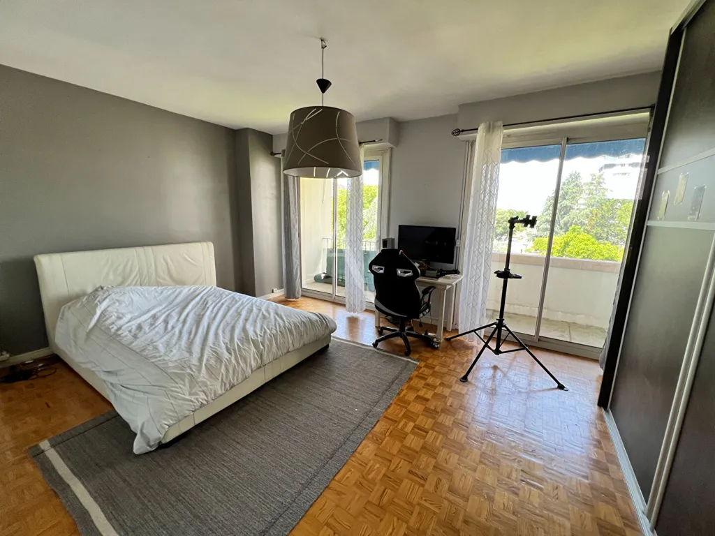 Chambres - Appartement Duplex avec Balcons à Pau