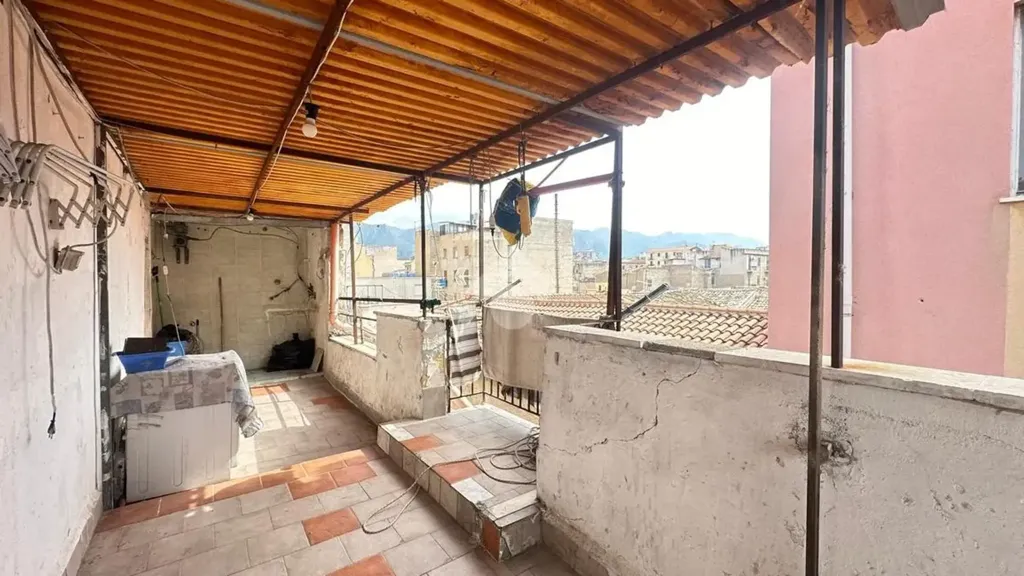 Balcon - Quadrilocale with Terrace in Palermo