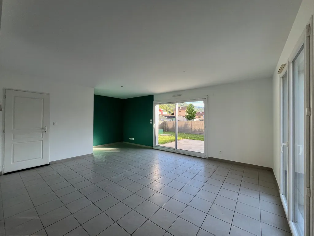 Elutuba - Contemporary House with Garden in Versoud