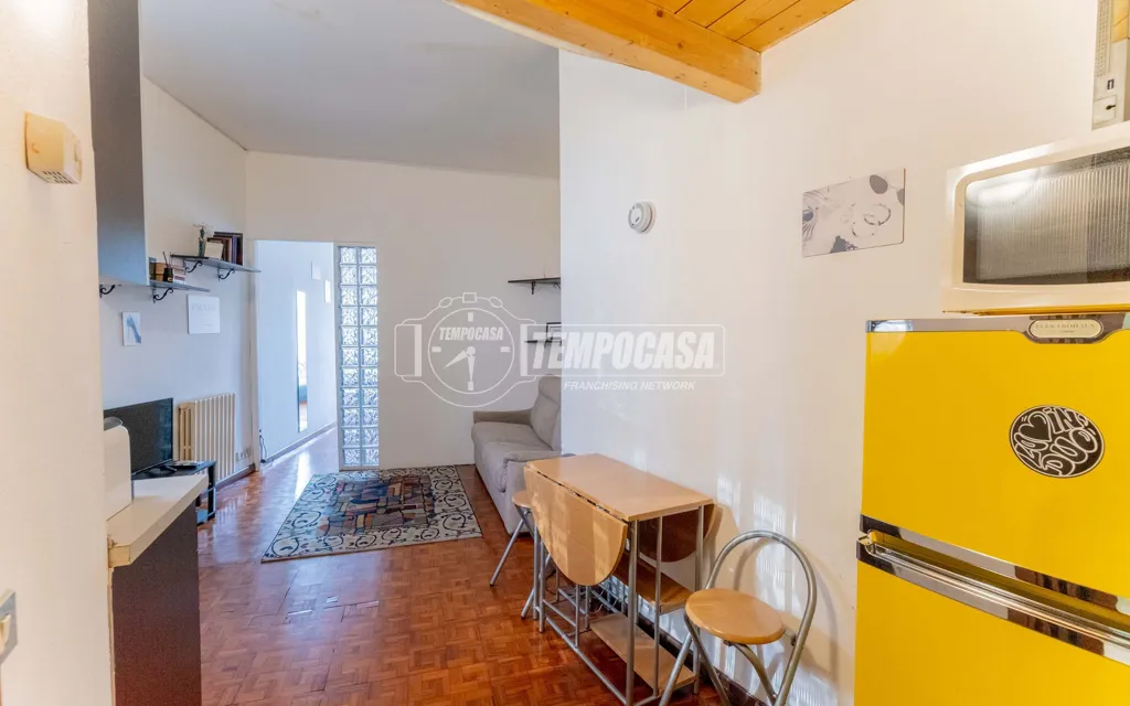 Cuisine - Armed Two-Bedroom Apartment in Milan