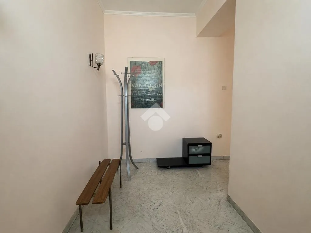 Esik - Bright 3-Bedroom Apartment in Via Chimirri, Catanzaro