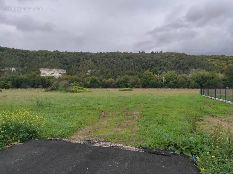Aed - Buildable Plot with Garden in Brosville