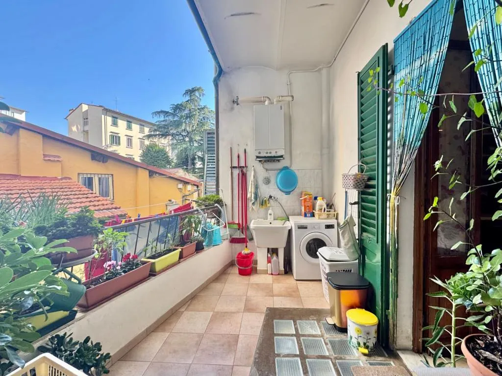 Rõdu - Apartment with Terrace in Florence