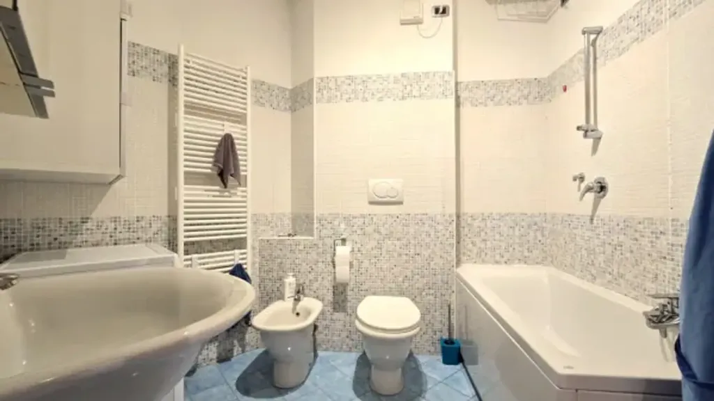 Bagni - Versatile Apartment with Balcony in Alba