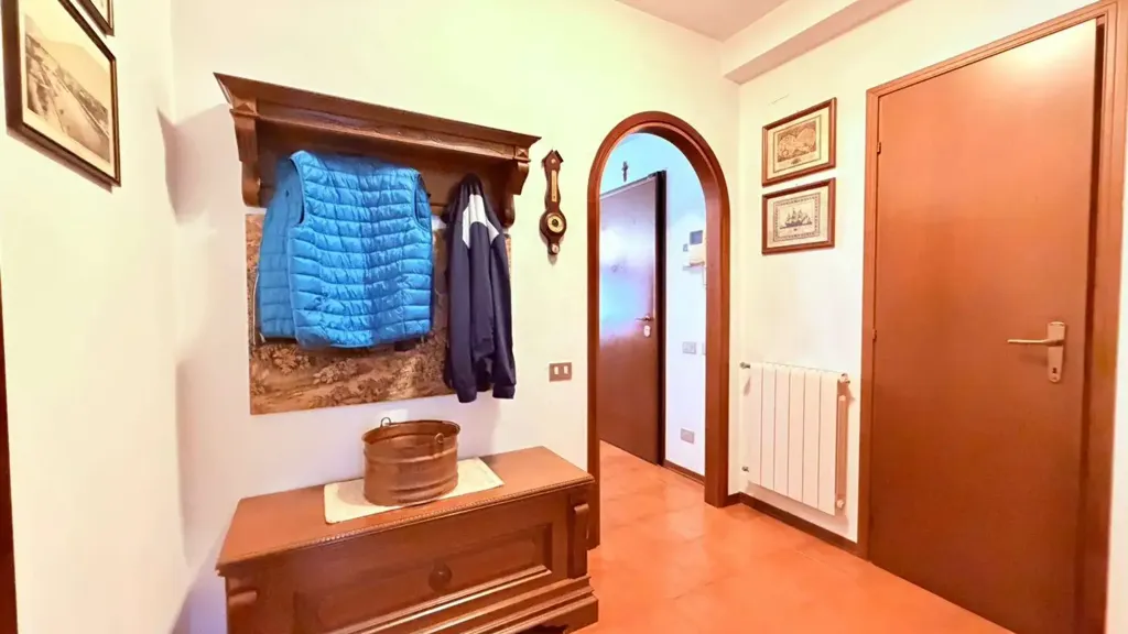 Esik - Apartment with Terrace in Calcinaia