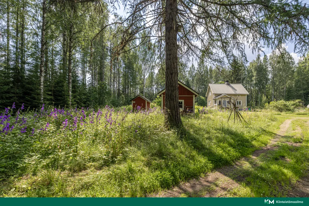 Aed - Traditional Cottage with Barn in Kantala