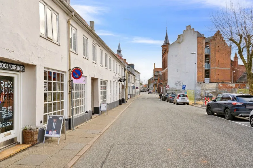 Extérieur - Mixed-Use Property with Historical Buildings in Randers C