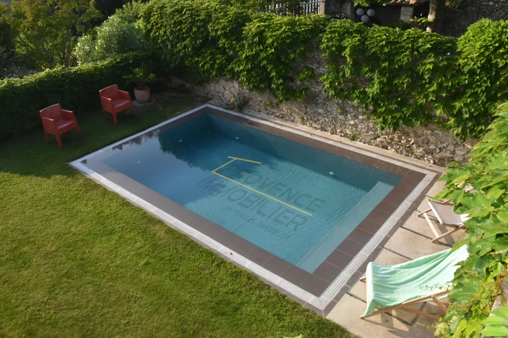 Õhuvaade - Luxury House with Pool in Puygiron