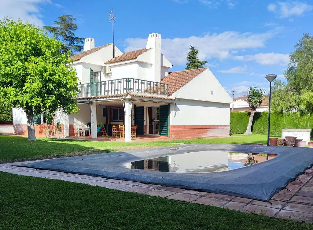 Bassein - Chalet with Pool and Terrace in Las Pilas