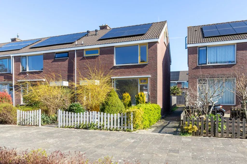 Välivaade - End-Terrace House with Garden in Gouda