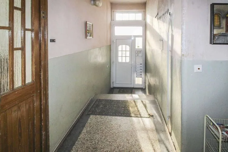 Ingresso - Multi-Unit Building with Basement in Roßlau