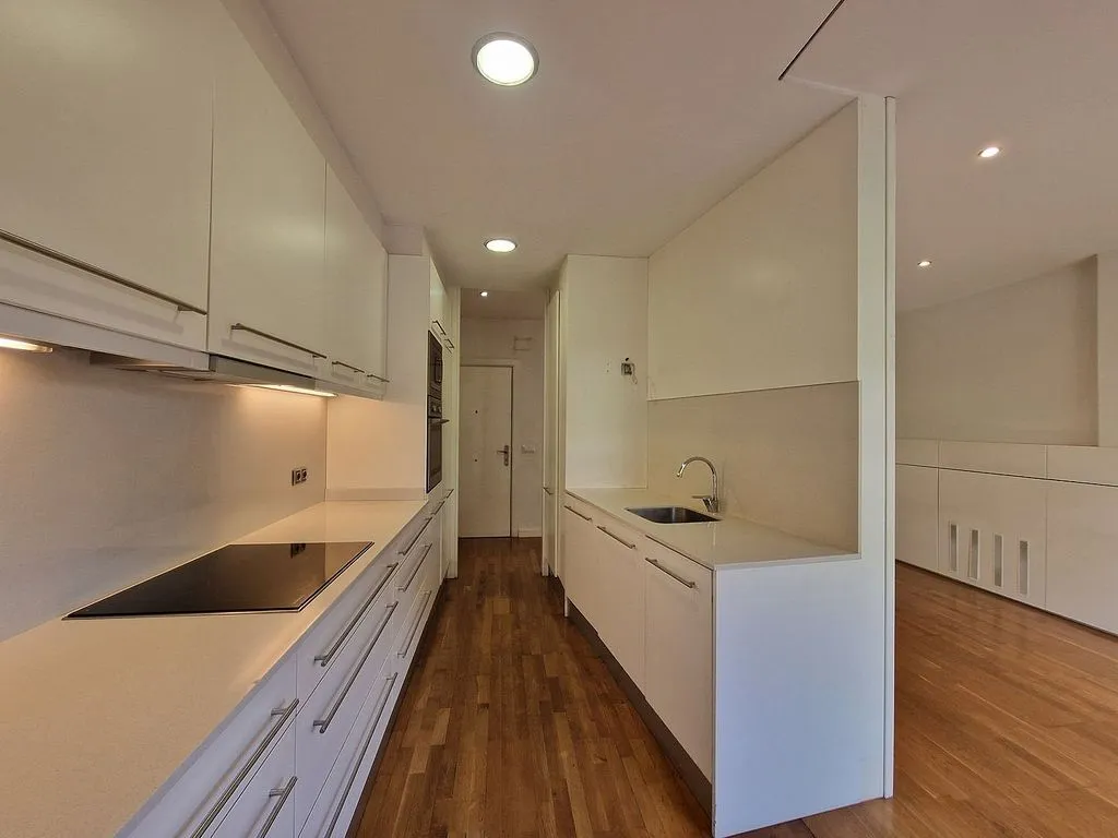 Cuisine - Modern Ground Floor Flat with Garden in Montilivi
