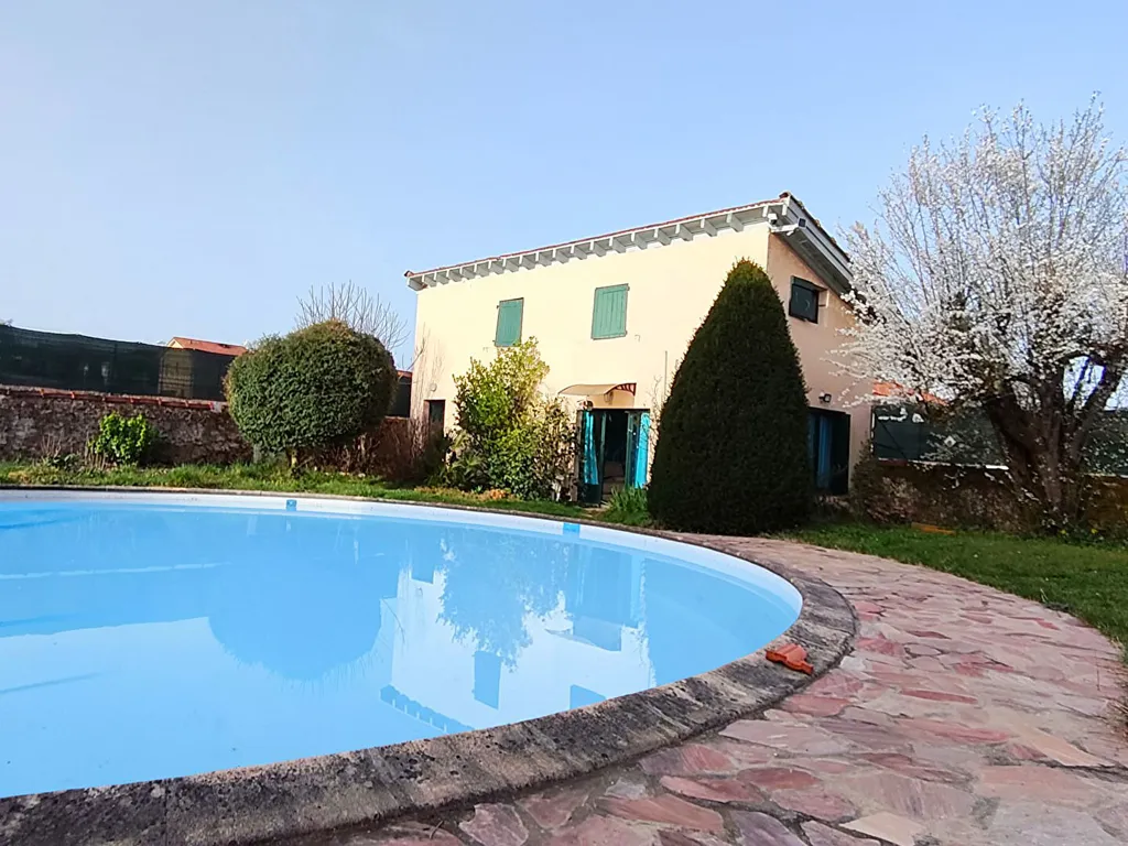 Bassein - Art Deco House with Pool near Figeac