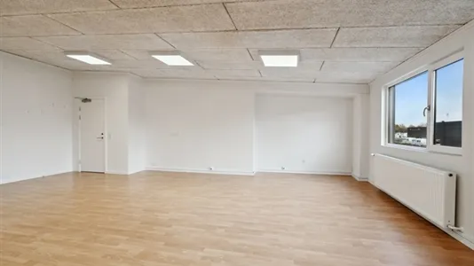 Stanze - Office Space with Good Natural Light in Odense SØ
