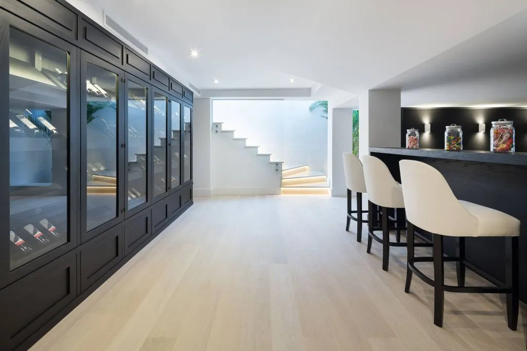 Pièces - Contemporary Villa with Golf Views in Nueva Andalucía