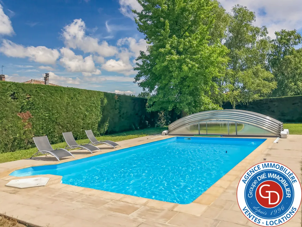 Villa de Plain-Pied avec Piscine à Pissos