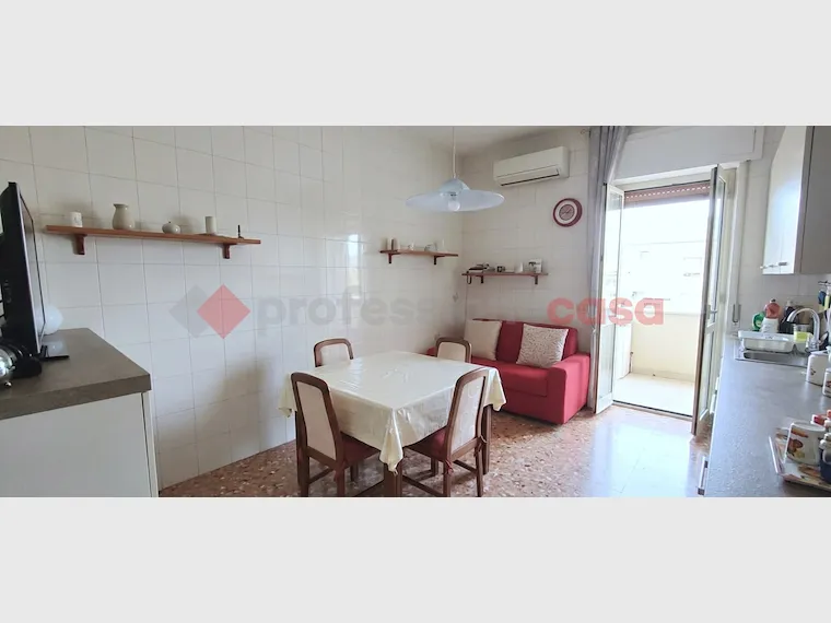 Salle à manger - Twin-Aspect Apartment near Bari Central Station