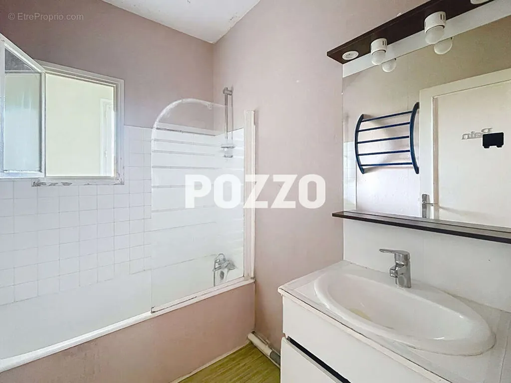 Salles de bain - Appartement avec Balcon à Venoix, Caen