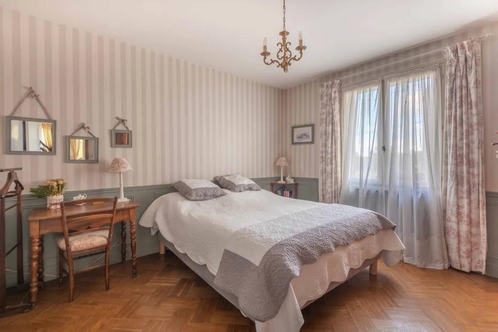 Bedrooms - Luxury House with Pool near Bordeaux