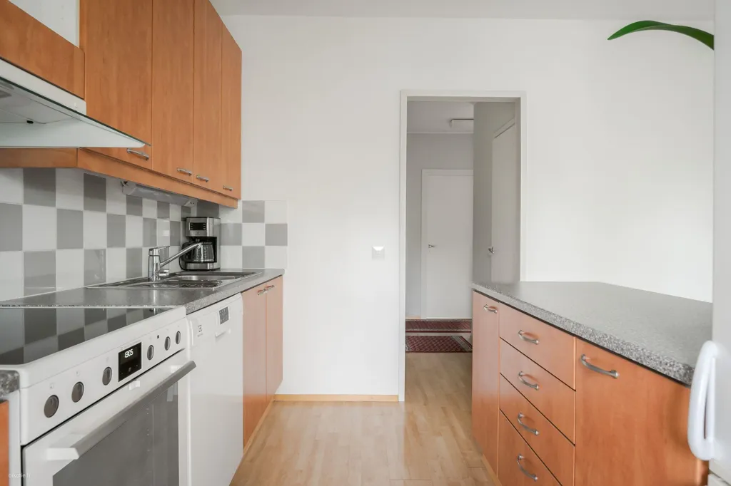 Kitchen - 3-Bedroom Apartment with Balcony in Riutoja