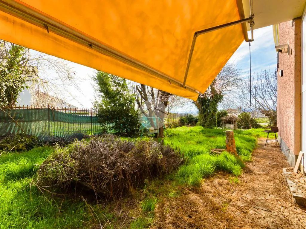 Jardin - Independent House with Garden in Genola Centre