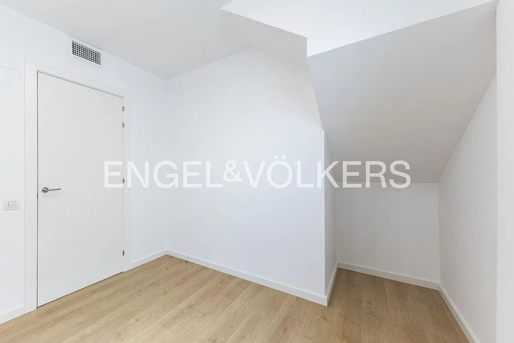 Toad - Duplex Attic with Terraces in Cornellà