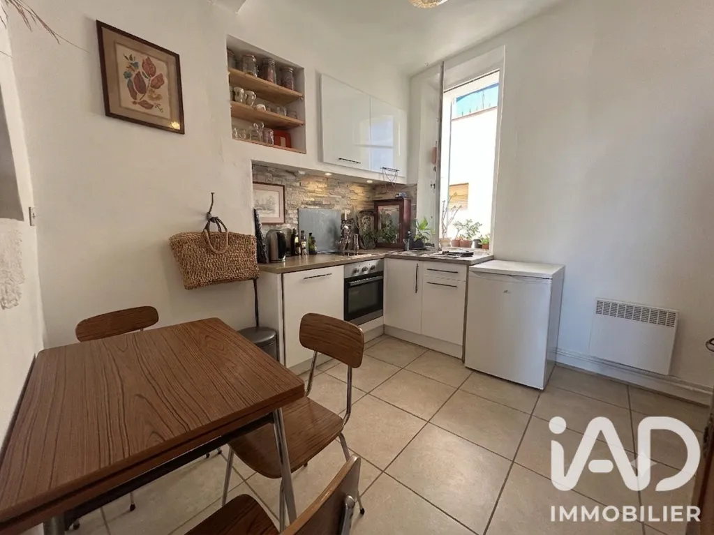 Cuisine - Appartement 1 Pièce avec Vue Mer au Cœur Médiéval d'Hyères