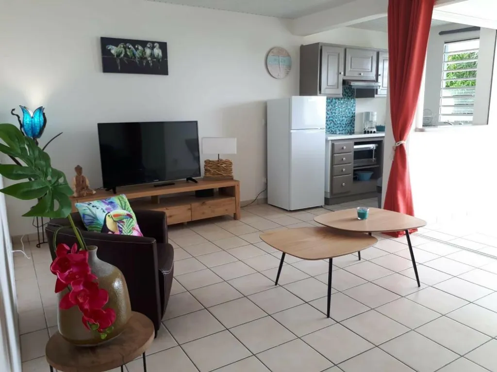 Séjour - Appartement T2 Meublé avec Vue Mer à Le Diamant