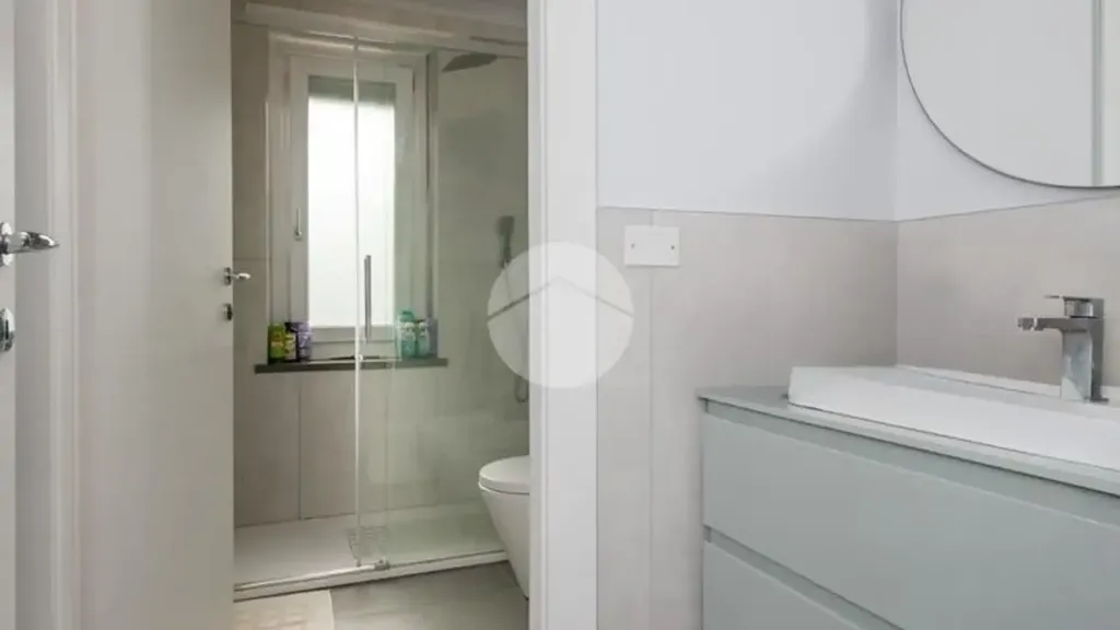 Bagni - Fully Rented Apartment with Balcony in Giaveno