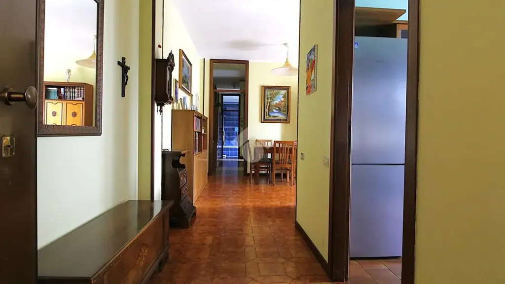 Entrée - Triplex with Triple Exposure in Agrate Brianza