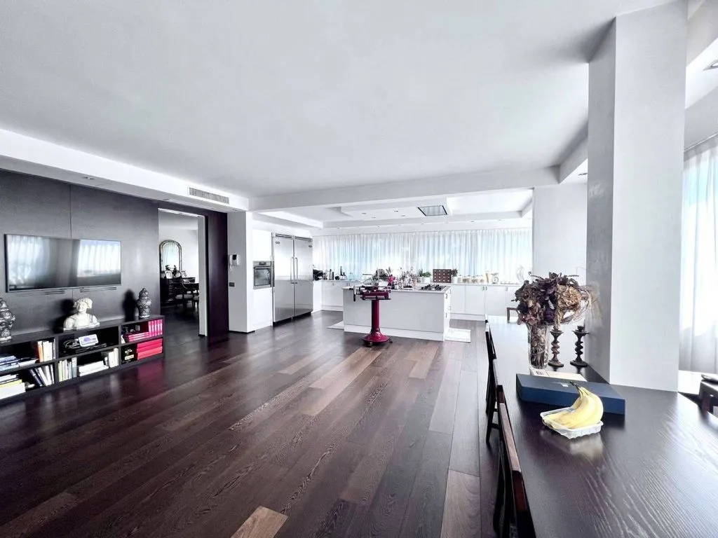 Elutuba - Penthouse with Pool in Basiglio, Milan