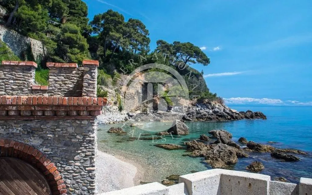 Terrass - Historic Villa with Private Beach in Alassio