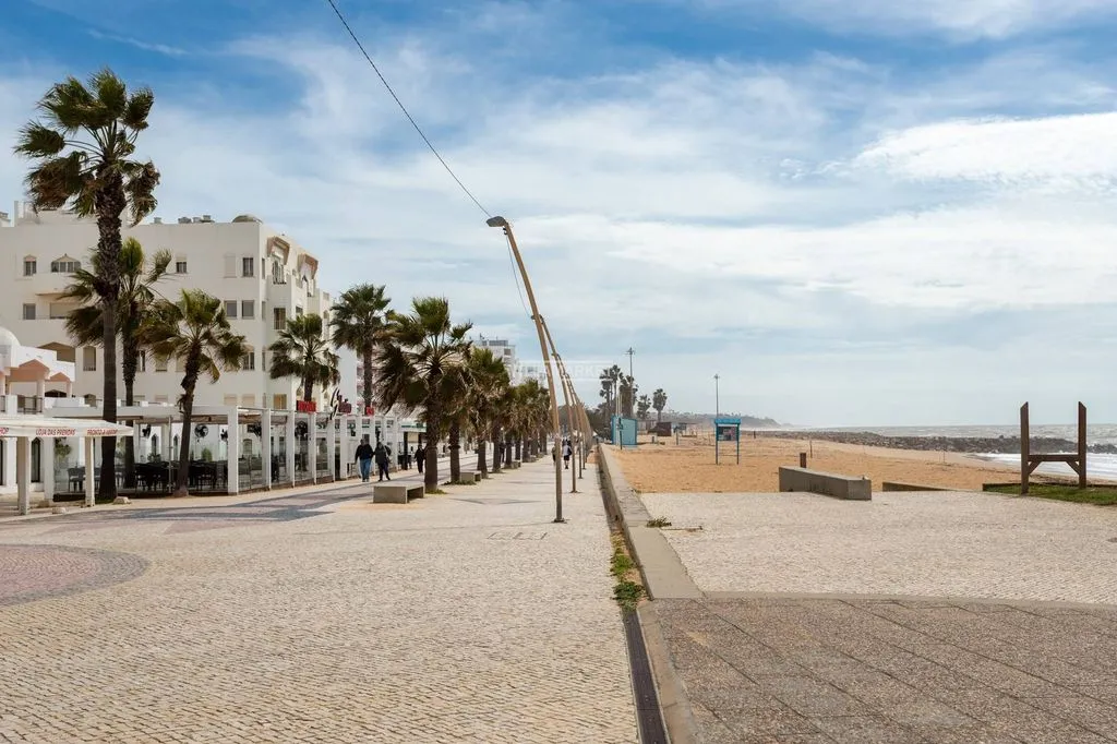 Refurbished Sea View Flat in Quarteira