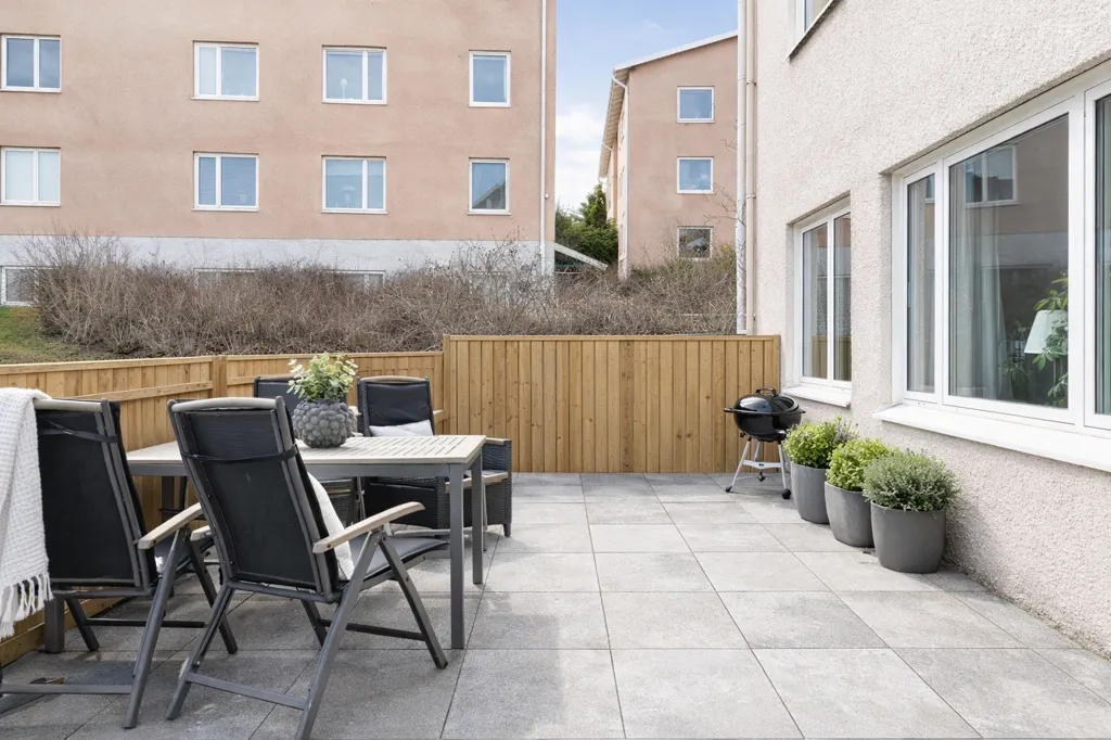 Terrasse - Renovated Penthouse with Balcony in Borås