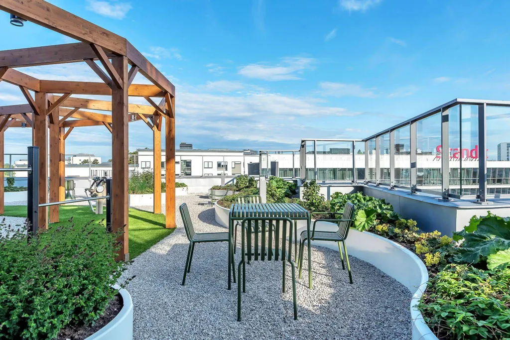 Terrasse - Studio Apartment with High Ceilings in Roslags Näsby