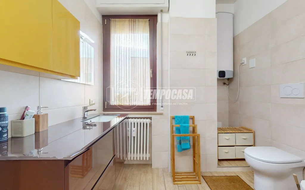Vannitoad - Modernised Triplex with Balcony in Mantua