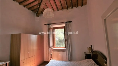 Bedrooms - Rustic House with Vineyard in Sinalunga