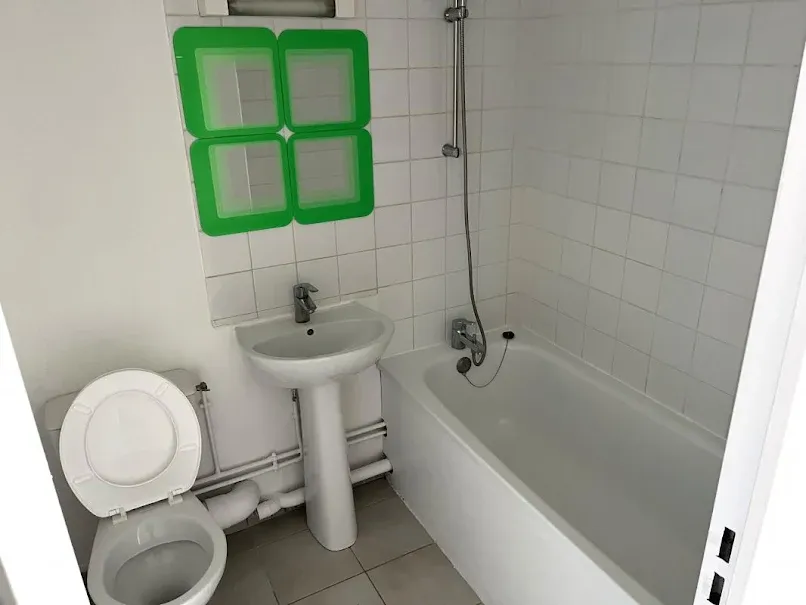 Vannitoad - 2-Bedroom Flat with Parking in Meaux