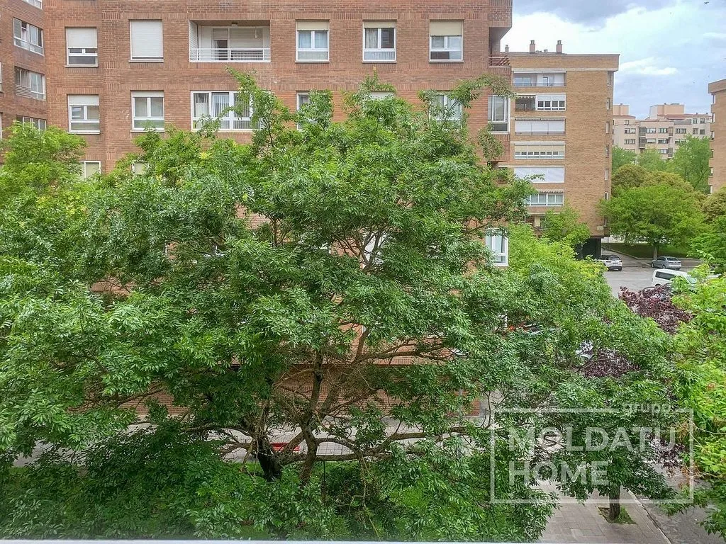 Balcon - Student-Friendly Flat with Central Heating in Iturrama